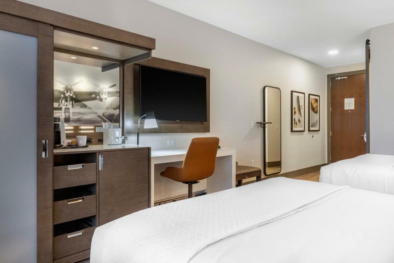 Queen Room with Two Queen Beds - Non-Smoking
